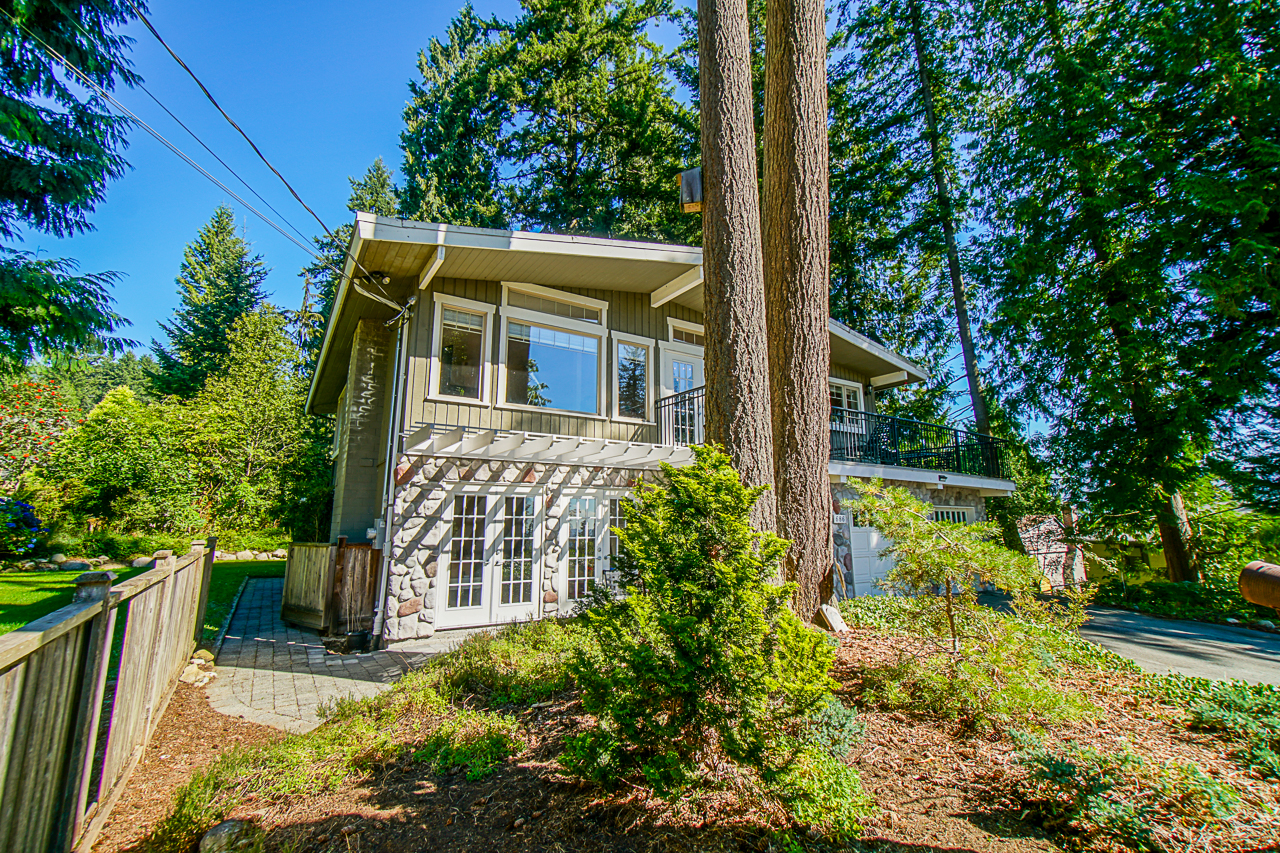 686 E Kings Road 49