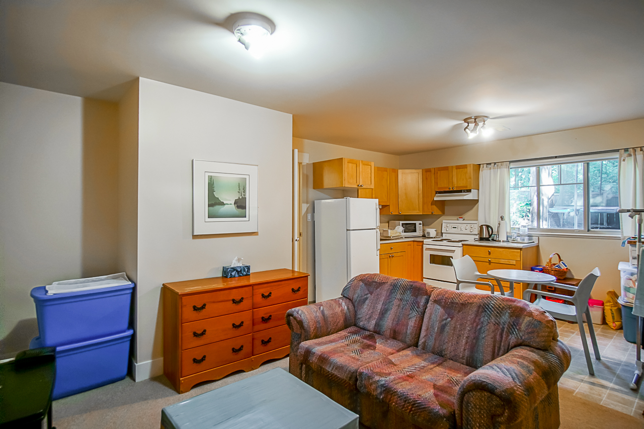 686 E Kings Road 20