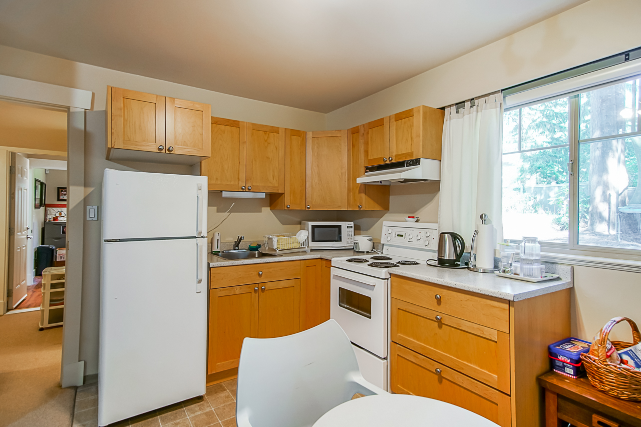 686 E Kings Road 19