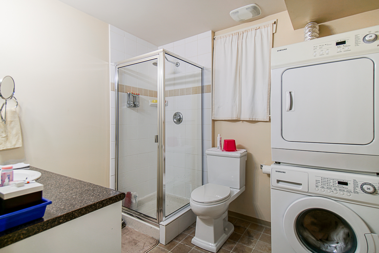 686 E Kings Road 17