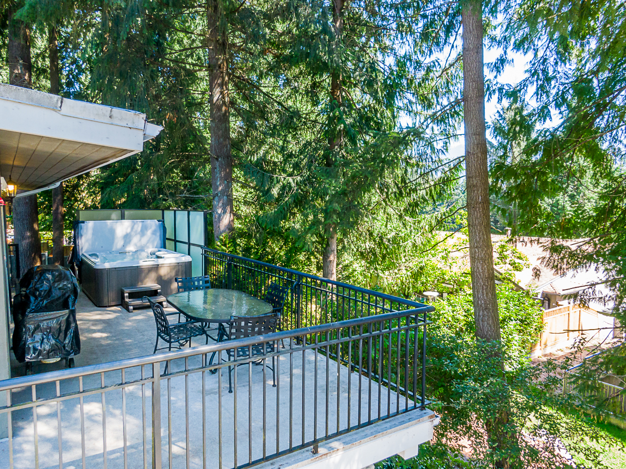686 E Kings Road 12