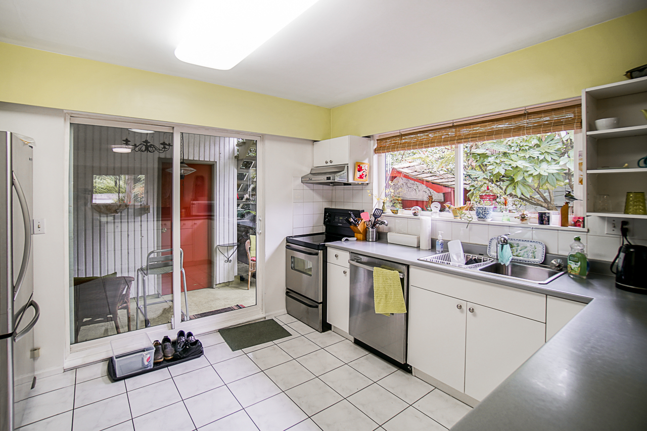 4228 Capilano Road 27