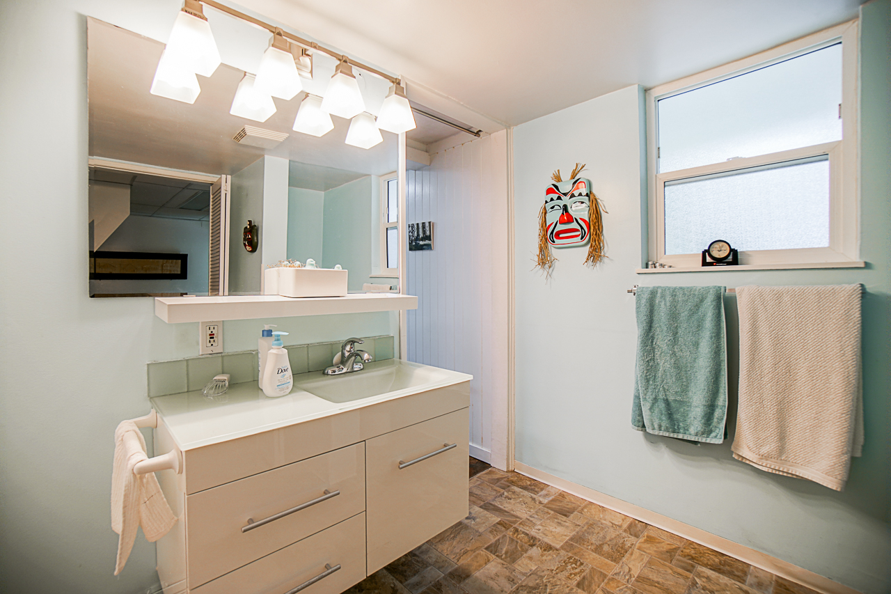 4228 Capilano Road 29