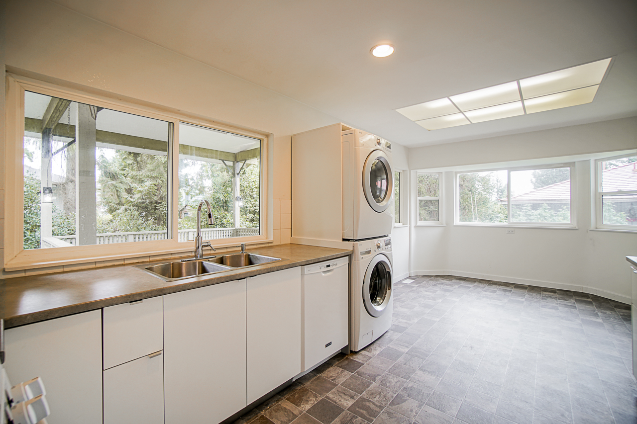 4228 Capilano Road 12