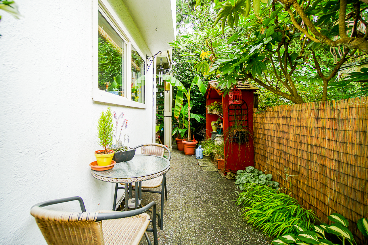 4228 Capilano Road 30