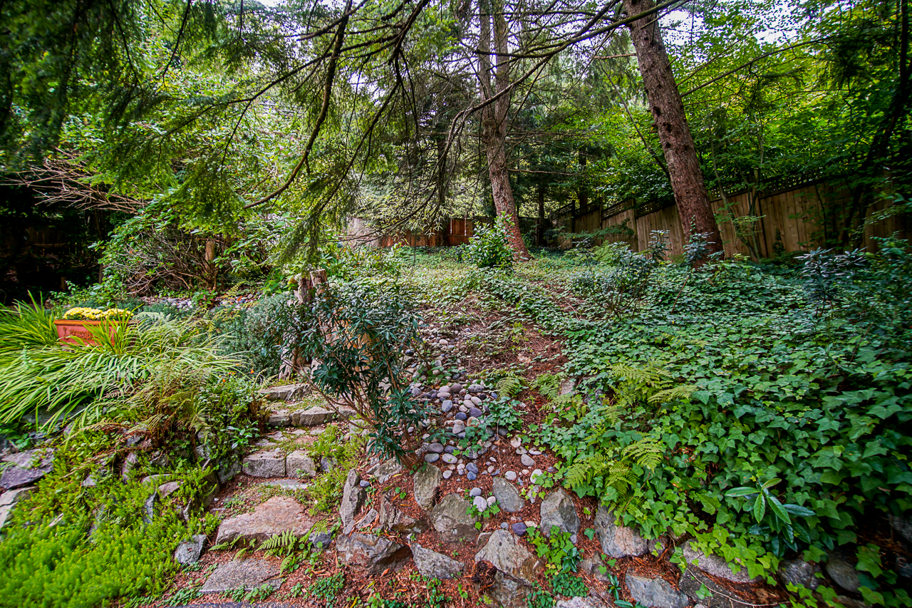 4228 Capilano Road 37