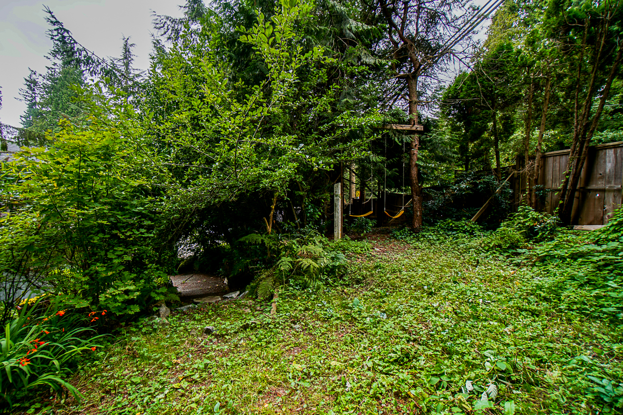 4228 Capilano Road 36
