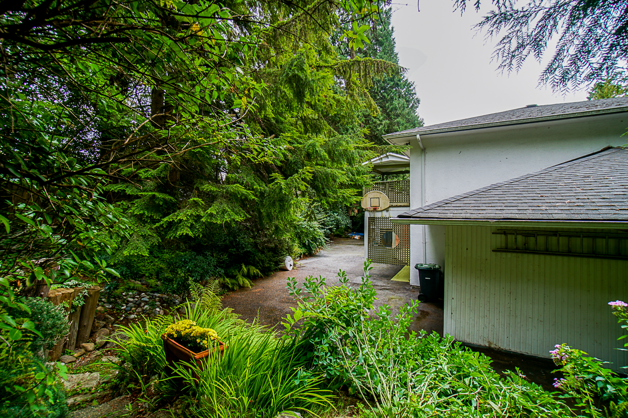 4228 Capilano Road 33