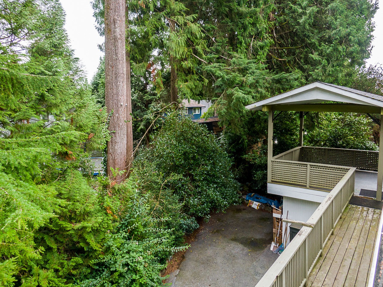 4228 Capilano Road 32