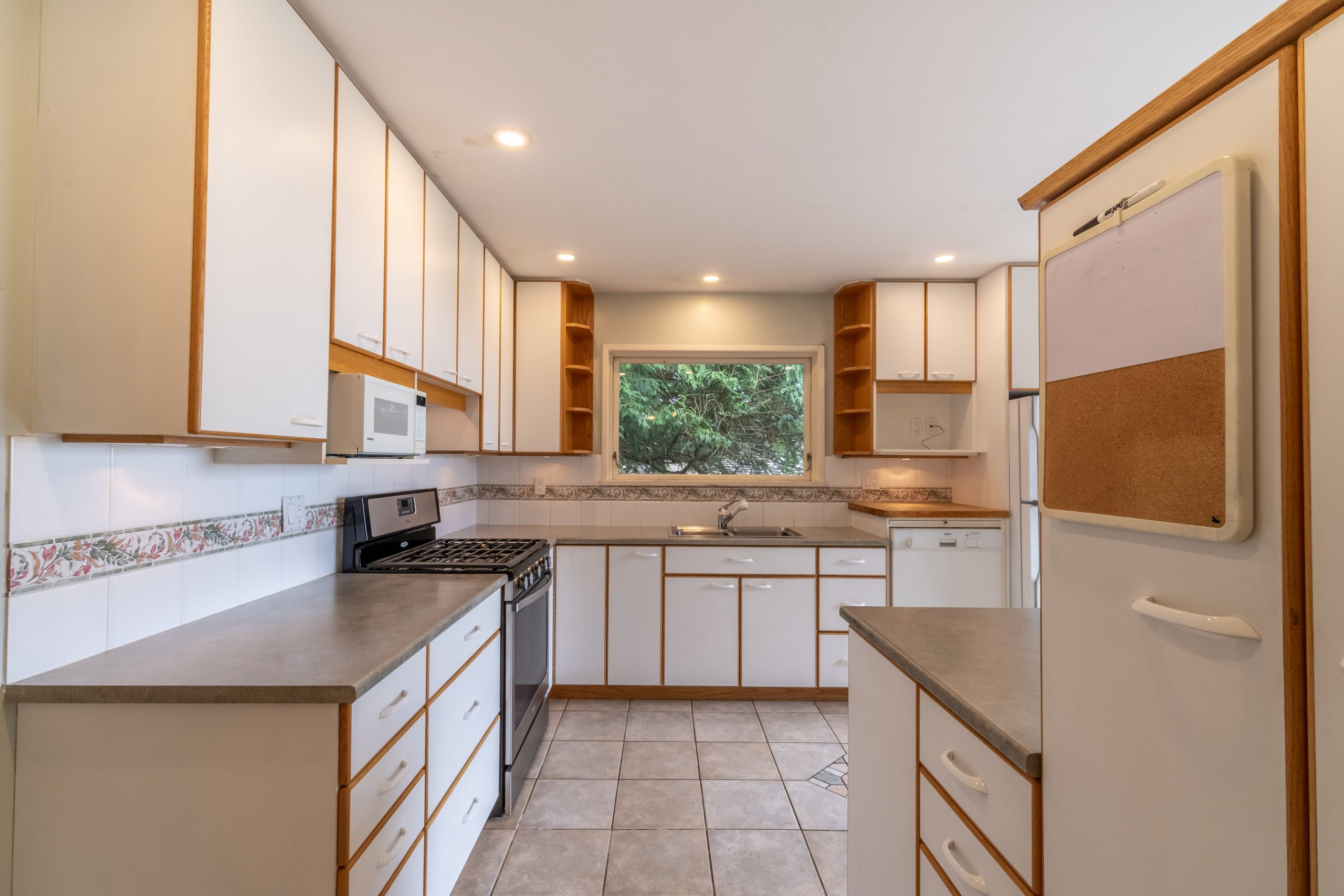 2685 Rosebery Ave 18