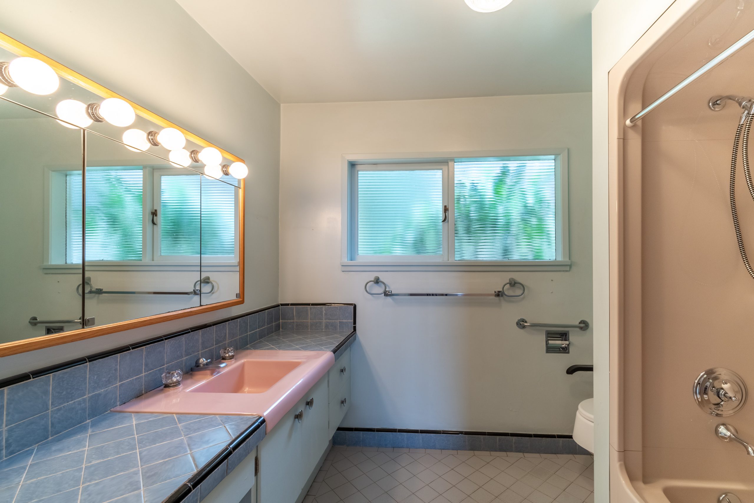 2685 Rosebery Ave 22