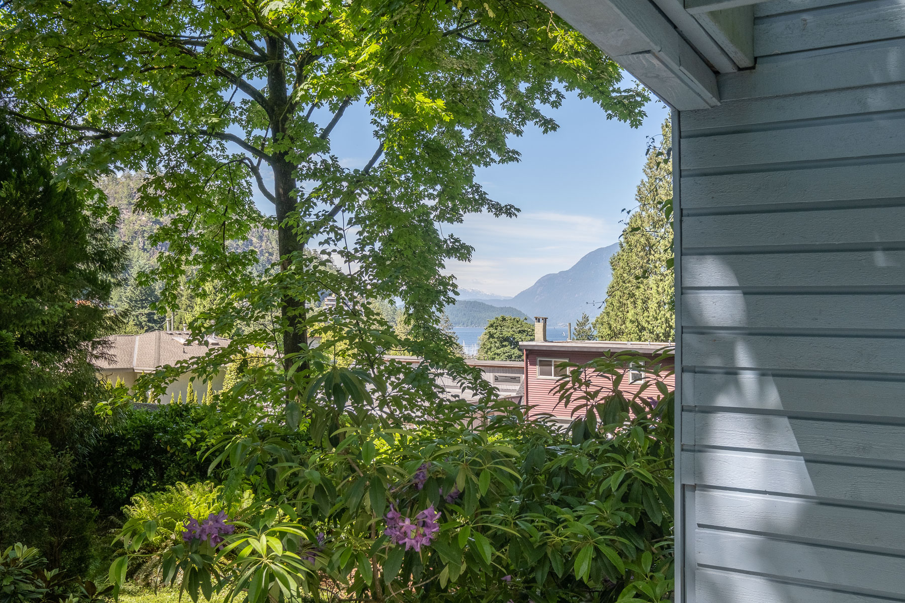 6325 Chatham Street, West Vancouver 27