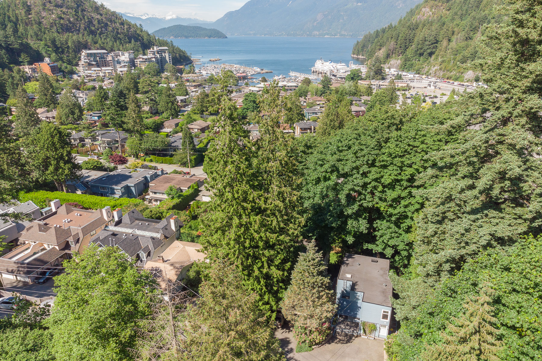 6325 Chatham Street, West Vancouver 35