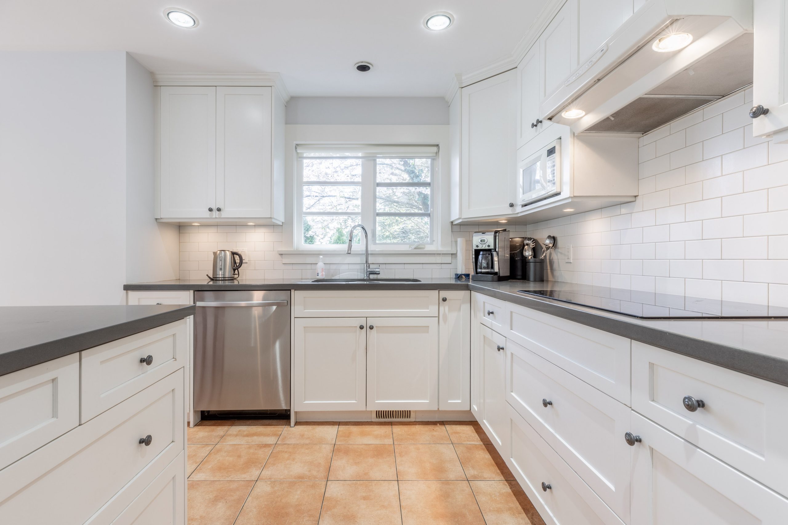 6412 Wellington Ave, West Vancouver 14