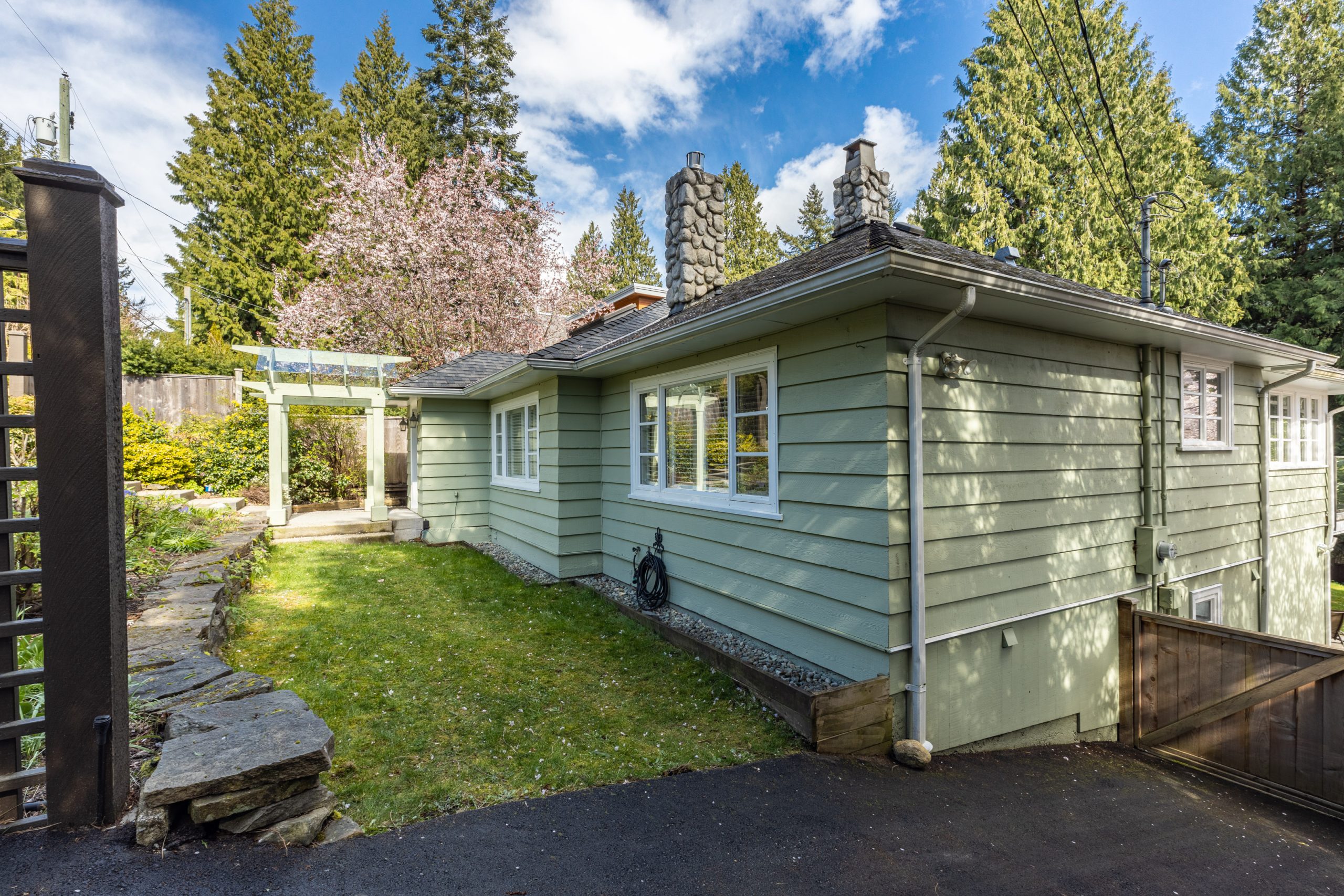 6412 Wellington Ave, West Vancouver 3