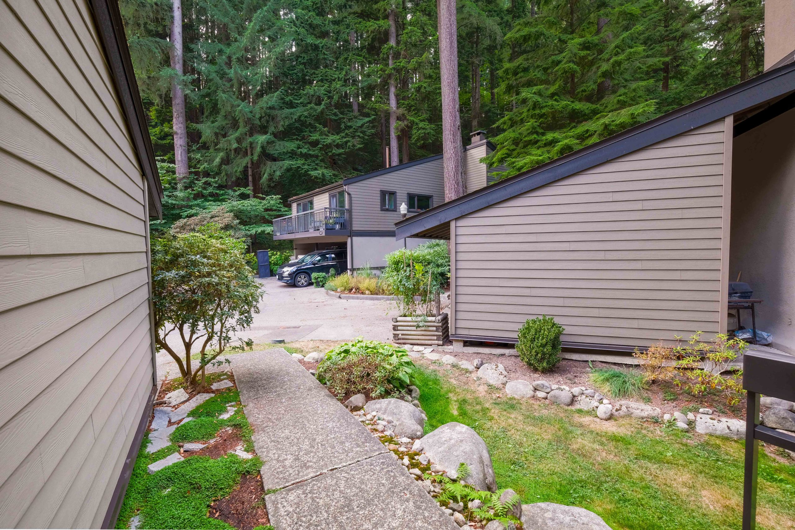 1139 Heritage Blvd, North Vancouver 8