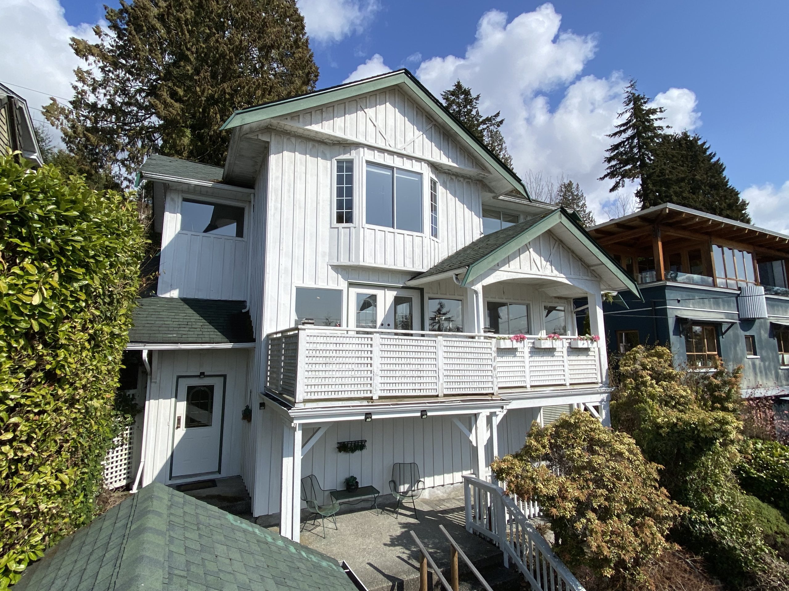3333 Marine Drive, West Vancouver 2
