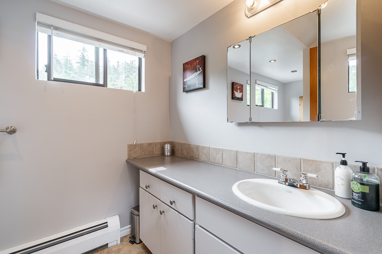 6834 Hycroft Road, West Vancouver 30