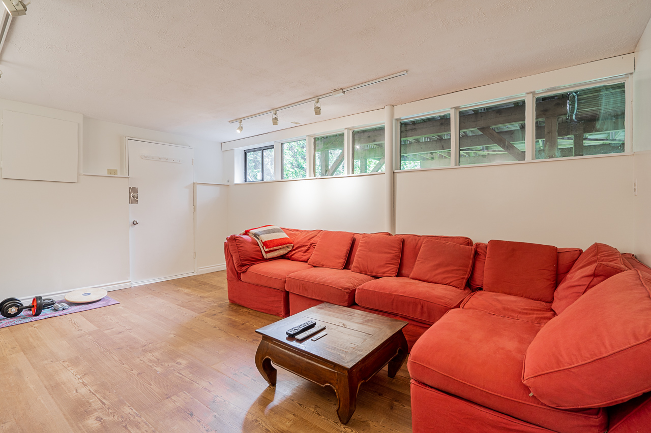 6834 Hycroft Road, West Vancouver 33